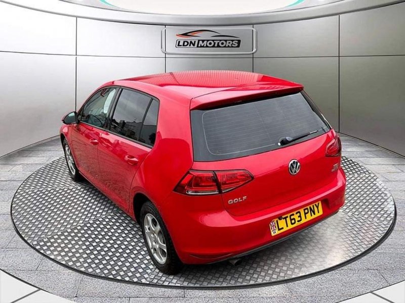 VOLKSWAGEN GOLF