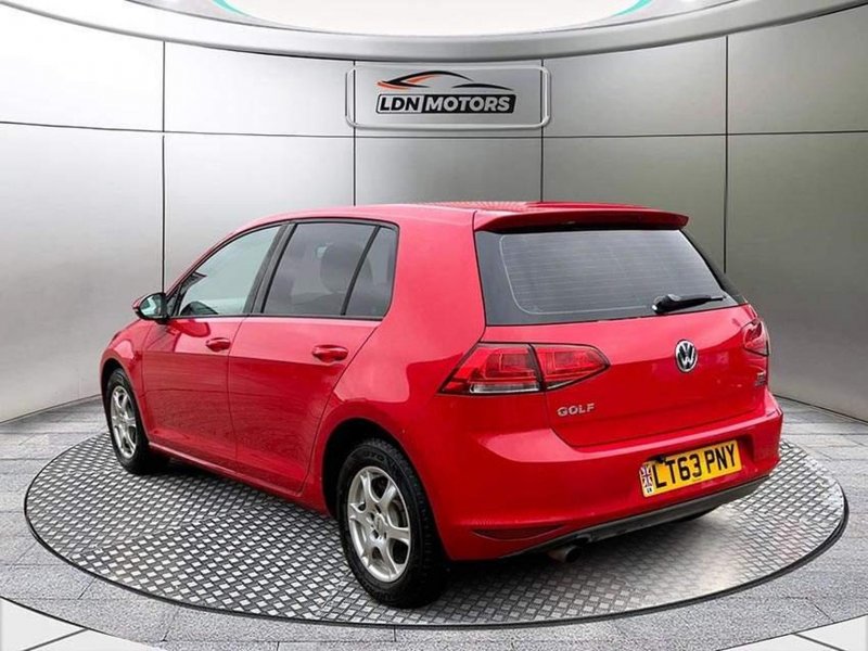 VOLKSWAGEN GOLF