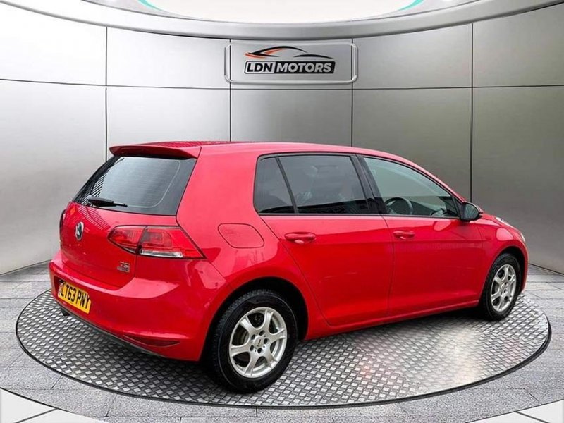 VOLKSWAGEN GOLF
