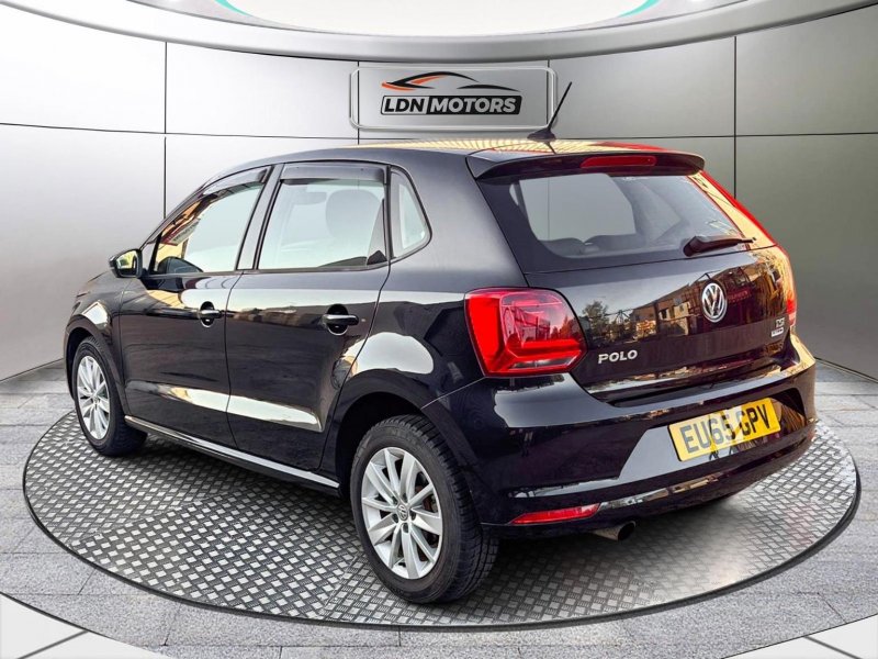 VOLKSWAGEN POLO