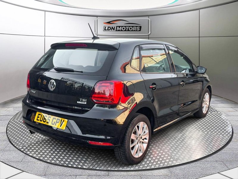 VOLKSWAGEN POLO