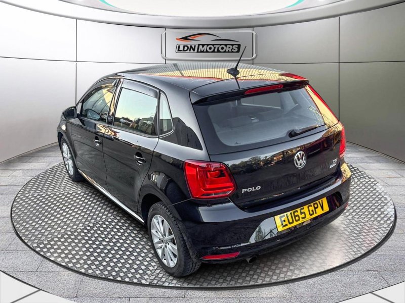 VOLKSWAGEN POLO